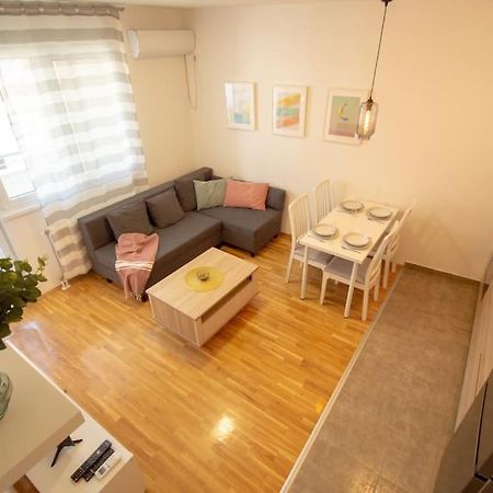White Fields-Central 2-Bdrm Apartment With Parking Novi Sad Bagian luar foto