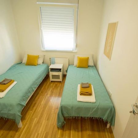 White Fields-Central 2-Bdrm Apartment With Parking Novi Sad Bagian luar foto