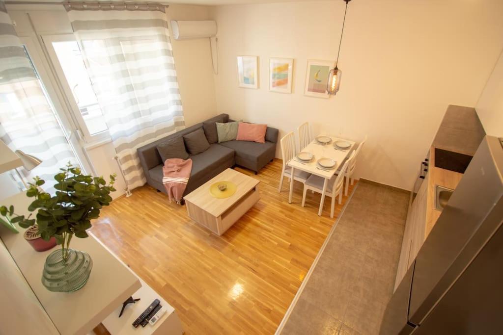 White Fields-Central 2-Bdrm Apartment With Parking Novi Sad Bagian luar foto