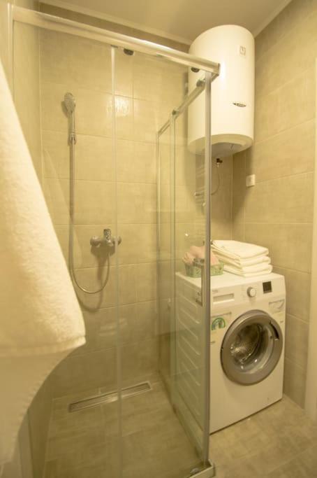 White Fields-Central 2-Bdrm Apartment With Parking Novi Sad Bagian luar foto