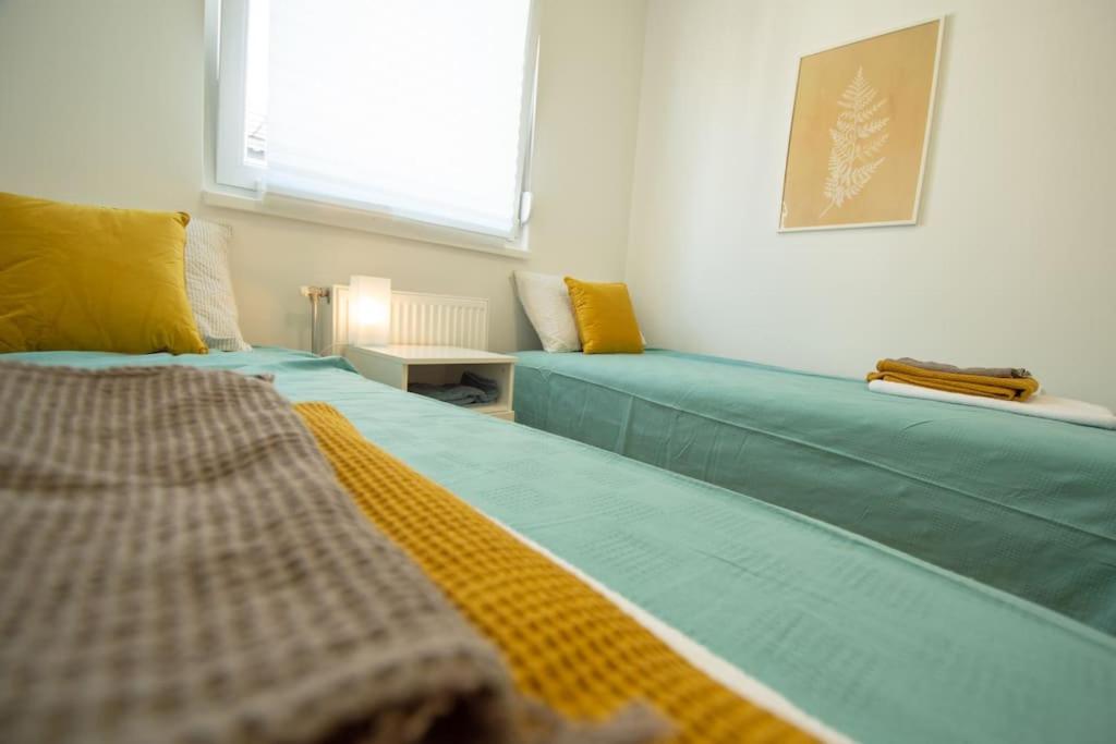 White Fields-Central 2-Bdrm Apartment With Parking Novi Sad Bagian luar foto